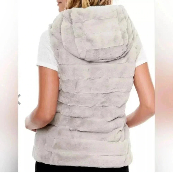 Be Boundless Size Medium Faux Fur Vest Reversible Outdoors Hiking - Picture 4 of 16